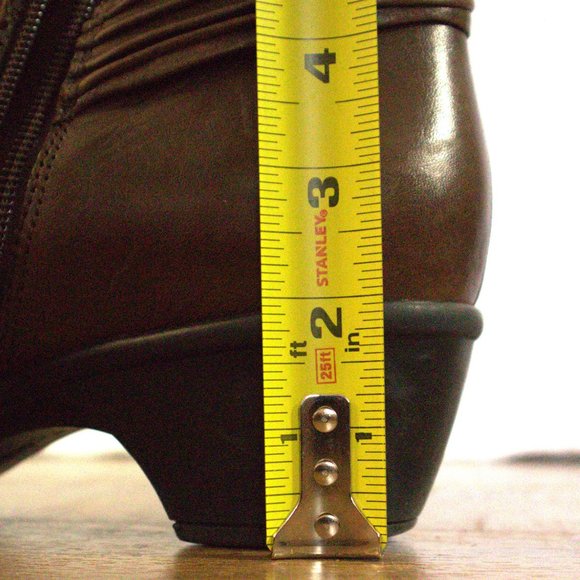 Clark's women's brown ankle booties, size 11M - Picture 8 of 8